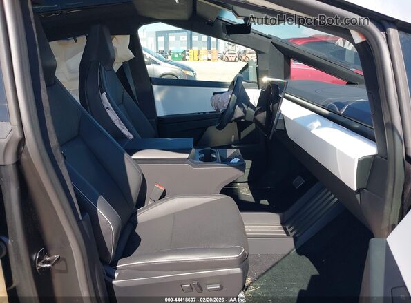 7G2CEHED5RA011044 2024 TESLA CYBERTRUCK Silver Front interior view