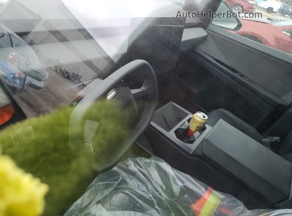 7G2CEHED5RA051186 2024 TESLA CYBERTRUCK Tan Widok deski rozdzielczej