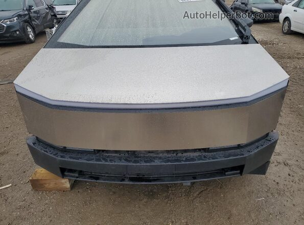 7G2CEHED5RA051186 2024 TESLA CYBERTRUCK Tan Widok wnętrza z tyłu