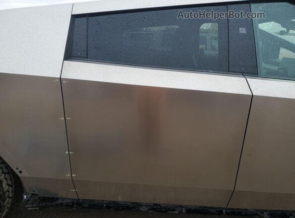 7G2CEHED5RA051186 2024 TESLA CYBERTRUCK Tan Widok tylnych siedzeń