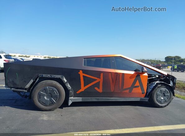 7G2CEHED6RA050130 2024 TESLA CYBERTRUCK Orange Vista interior trasera