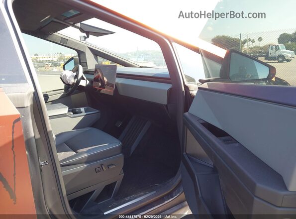 7G2CEHED6RA050130 2024 TESLA CYBERTRUCK Orange Vista interior delantera