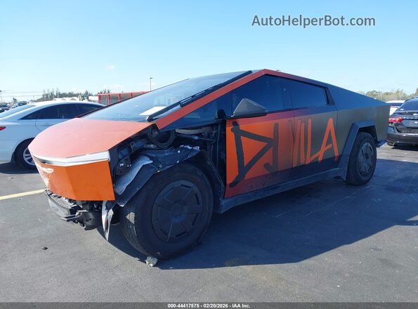 7G2CEHED6RA050130 2024 TESLA CYBERTRUCK Orange Vista tres cuartos delantera izquierda