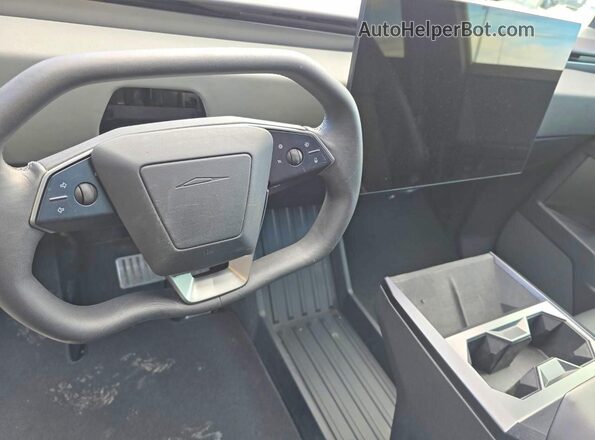 7G2CEHED7RA048483 2024 TESLA CYBERTRUCK Серебряный Вид щитка приборов