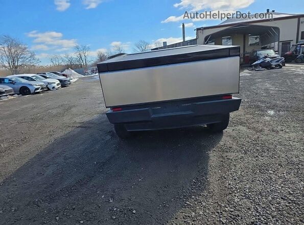 7G2CEHED7RA048483 2024 TESLA CYBERTRUCK Серебряный Вид сзади