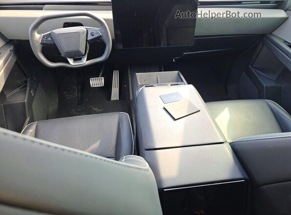 7G2CEHED7RA048483 2024 TESLA CYBERTRUCK Серебряный Вид панели приборов