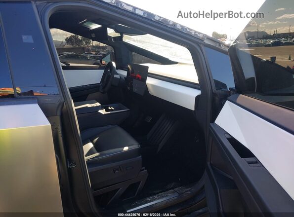 7G2CEHED9RA008583 2024 TESLA CYBERTRUCK Gray Вид салону спереду