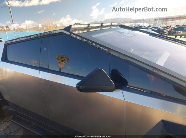 7G2CEHED9RA008583 2024 TESLA CYBERTRUCK Gray 