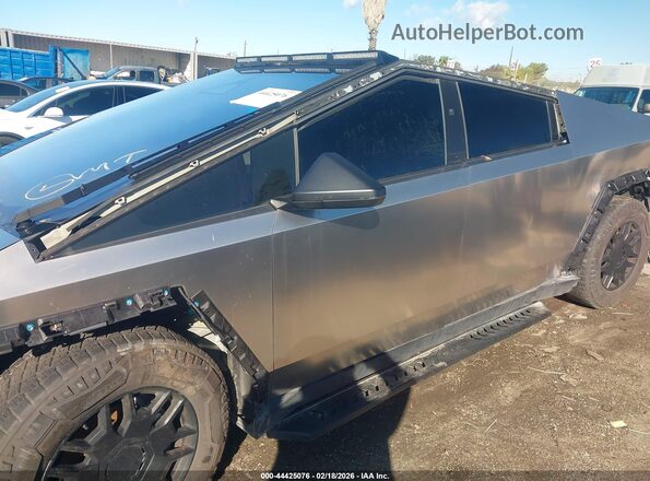 7G2CEHED9RA008583 2024 TESLA CYBERTRUCK Gray 