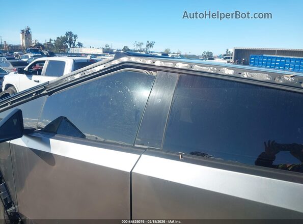 7G2CEHED9RA008583 2024 TESLA CYBERTRUCK Gray 