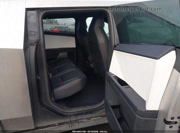 7G2CEHED9RA017042 2024 TESLA CYBERTRUCK Silver Вид наклейки з VIN-кодом