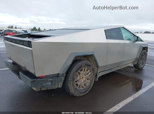 7G2CEHED9RA017042 2024 TESLA CYBERTRUCK Silver Задня права чверть