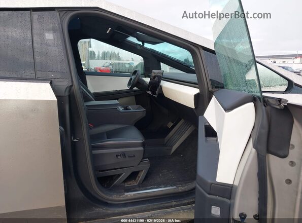 7G2CEHED9RA017042 2024 TESLA CYBERTRUCK Silver Вид салону спереду