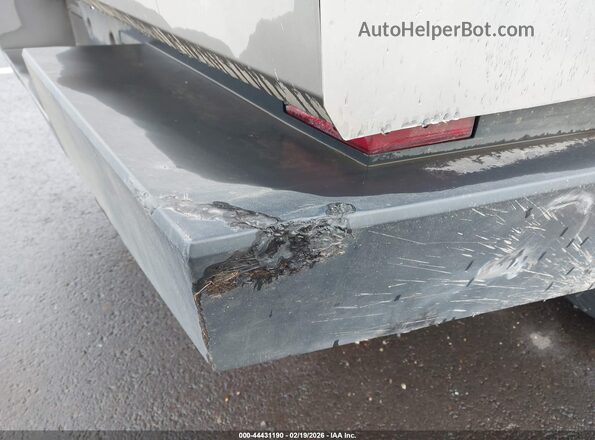 7G2CEHED9RA017042 2024 TESLA CYBERTRUCK Silver Вид спереду