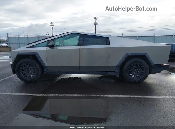 7G2CEHED9RA017042 2024 TESLA CYBERTRUCK Silver Панорамний вид салону 360°