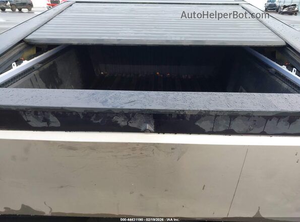 7G2CEHED9RA017042 2024 TESLA CYBERTRUCK Silver 
