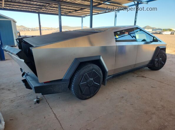 7G2CEHED9RA032270 2024 TESLA CYBERTRUCK Silver Tył prawy