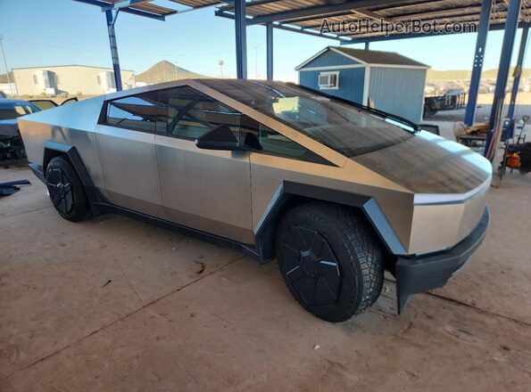 7G2CEHED9RA032270 2024 TESLA CYBERTRUCK Silver Przód prawy