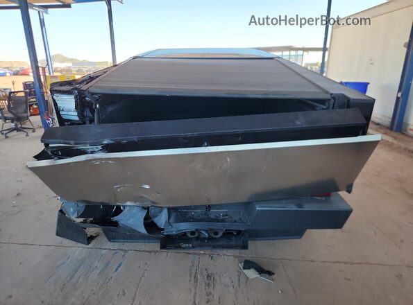 7G2CEHED9RA032270 2024 TESLA CYBERTRUCK Silver Widok z tyłu