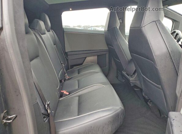 7G2CEHEDXSA070628 2025 TESLA CYBERTRUCK Silver Вид задньої частини салону