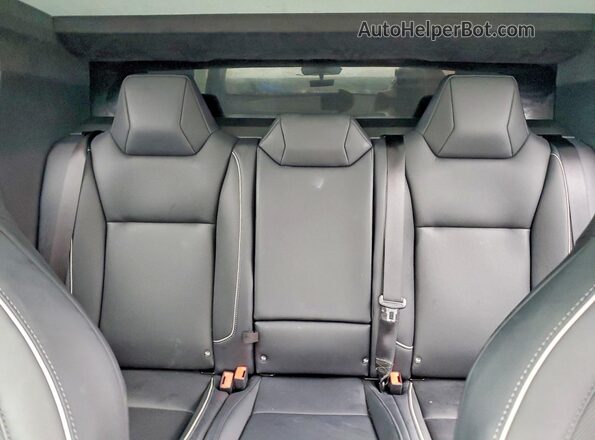 7G2CEHEDXSA070628 2025 TESLA CYBERTRUCK Silver Вид задніх сидінь