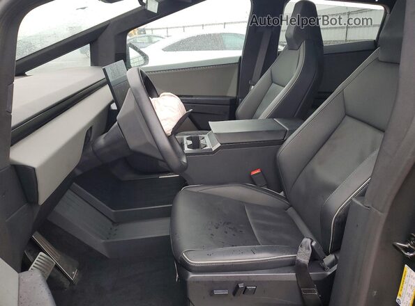 7G2CEHEDXSA070628 2025 TESLA CYBERTRUCK Silver Вид салону спереду