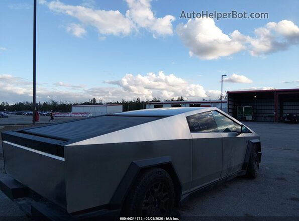 7G2CEHEE1RA035317 2024 TESLA CYBERTRUCK Silver Задня права чверть