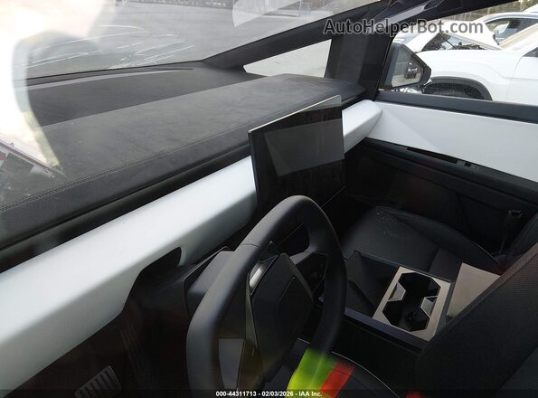 7G2CEHEE1RA035317 2024 TESLA CYBERTRUCK Silver 