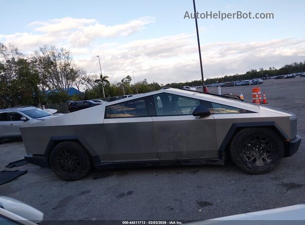 7G2CEHEE1RA035317 2024 TESLA CYBERTRUCK Silver Вид щитка приладів