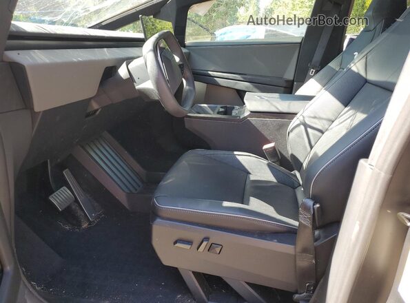 7G2CEHEE4RA036963 2024 TESLA CYBERTRUCK Серебряный Вид салона спереди