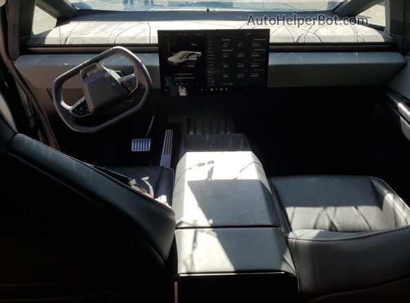 7G2CEHEE4RA036963 2024 TESLA CYBERTRUCK Серебряный Вид панели приборов
