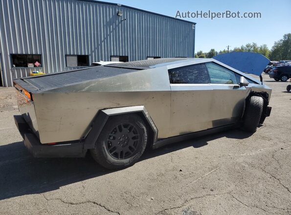 7G2CEHEE4RA036963 2024 TESLA CYBERTRUCK Серебряный Задняя правая четверть