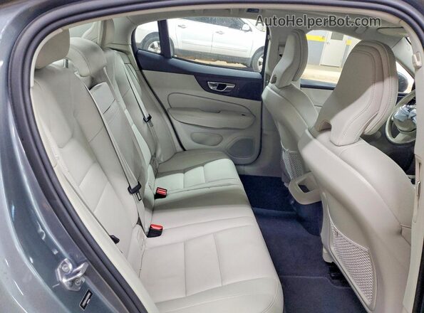 7JR102FK4KG009465 2019 VOLVO S60 Silver 