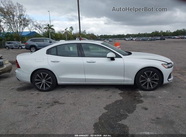 7JR102FK5MG091631 2021 VOLVO S60 Белый Вид задней части салона
