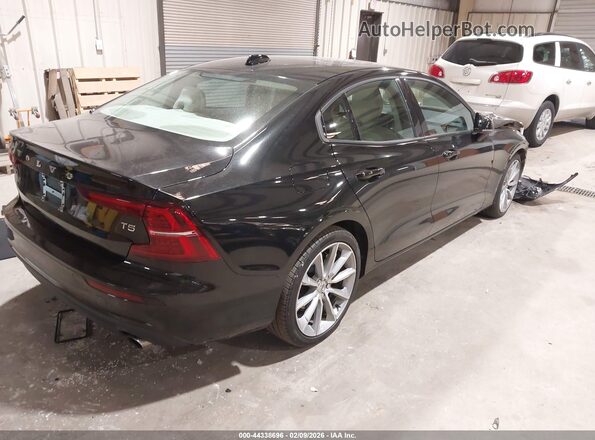 7JR102FK8KG015480 2019 VOLVO S60 Черный Задняя правая четверть