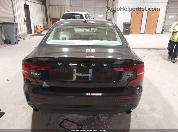 7JR102FK8KG015480 2019 VOLVO S60 Черный 