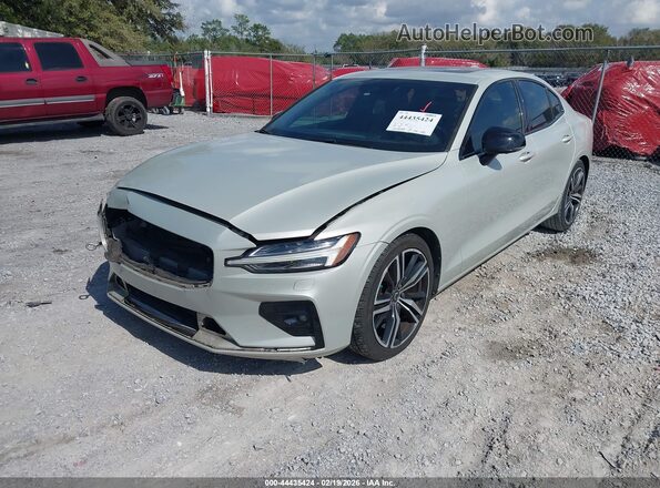 7JR102FM4KG007121 2019 VOLVO S60 Серый Передняя левая четверть