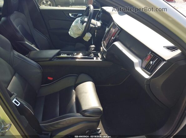 7JR102FM4KG007121 2019 VOLVO S60 Серый Вид салона спереди