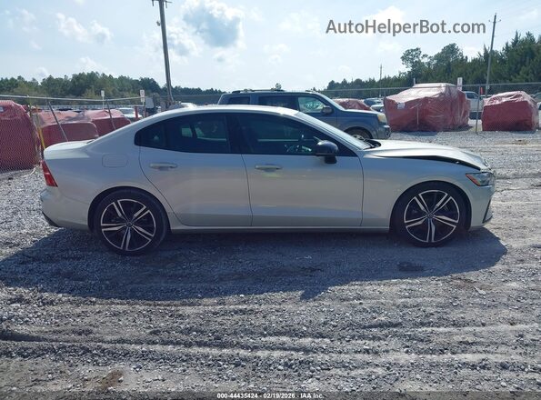 7JR102FM4KG007121 2019 VOLVO S60 Серый Вид задней части салона