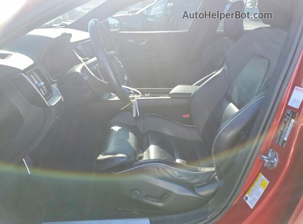 7JRA22TM6KG013758 2019 VOLVO S60 Бордовый Вид салона спереди