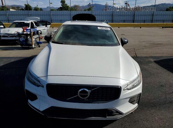 7JRH60FK0RG311394 2024 VOLVO S60 White Front view