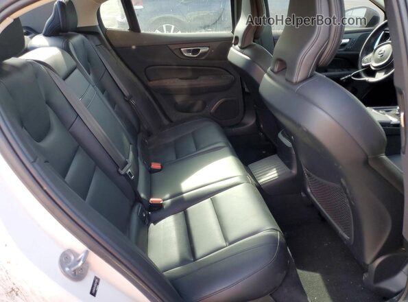 7JRH60FK0RG311394 2024 VOLVO S60 White Rear seats view