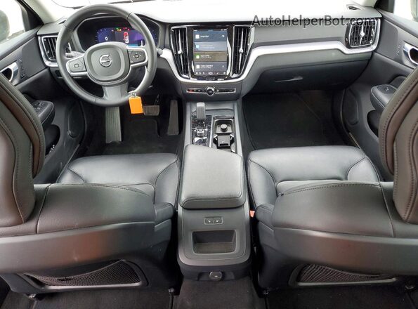 7JRL12FK2RG322305 2024 VOLVO S60 Gray Vista del salpicadero