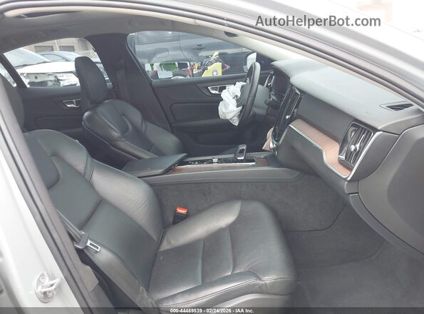 7JRL12FL9RG281048 2024 VOLVO S60 Gray Սալոնի դիմացի տեսք