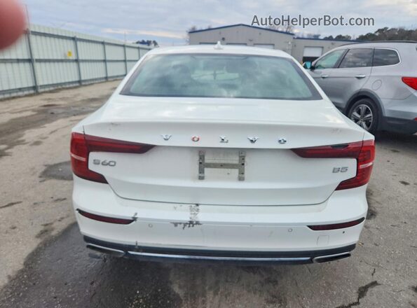 7JRL12FLXNG165397 2022 VOLVO S60 White Widok wnętrza z przodu