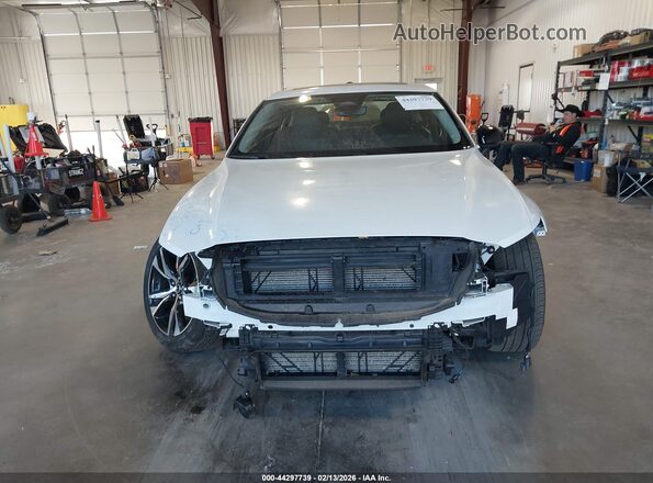 7JRL12GJ9SG362425 2025 VOLVO S60 White Widok wnętrza z tyłu