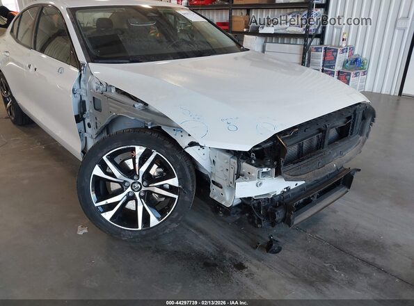 7JRL12GJ9SG362425 2025 VOLVO S60 White Widok z przodu