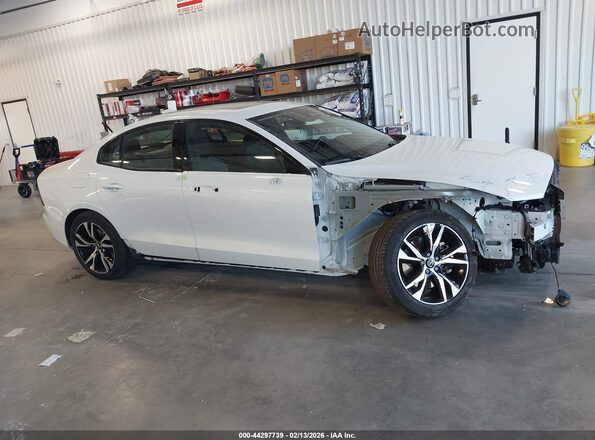 7JRL12GJ9SG362425 2025 VOLVO S60 White Widok wnętrza 360 stopni