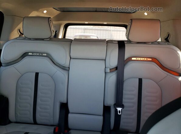 7PDSGABA6PN005208 2023 RIVIAN R1S Blue 