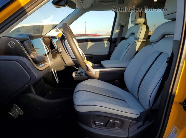 7PDSGABA7PN023104 2023 RIVIAN R1S Yellow 